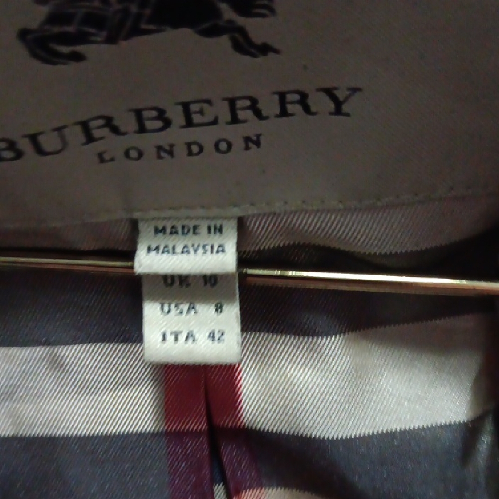 Burberry Beige and Red Striped Garment - Picture 3 of 6